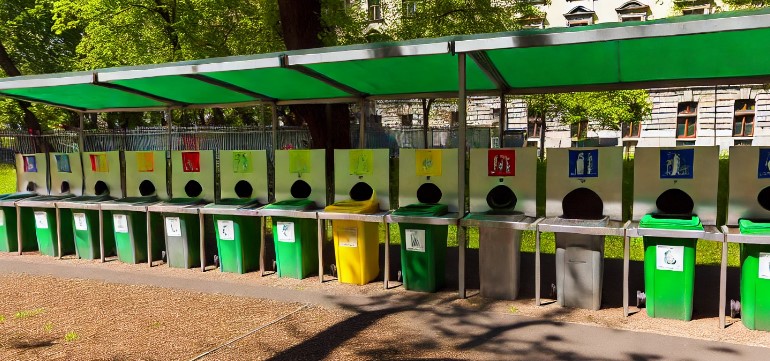 Эволюция и важность мусорных контейнеров в современном мире