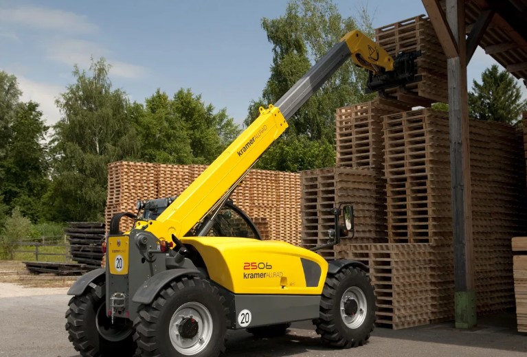 Телескопические погрузчики: применение и основные особенности