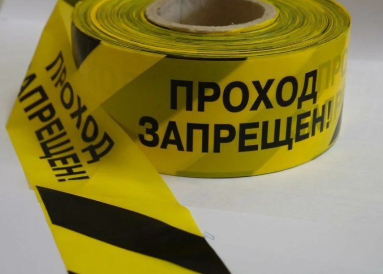 От склада до школы: где и как работают предупреждающие ленты об опасности