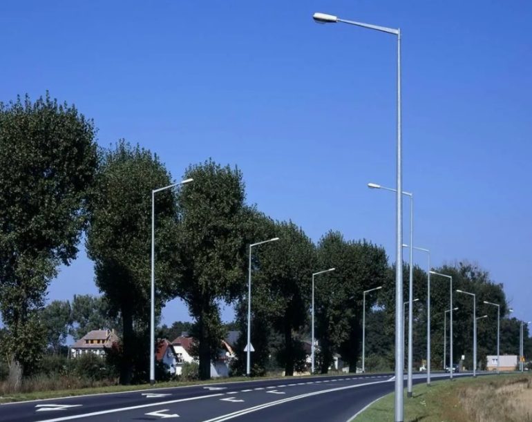 Оцинкованные фонарные столбы: почему они служат десятилетиями