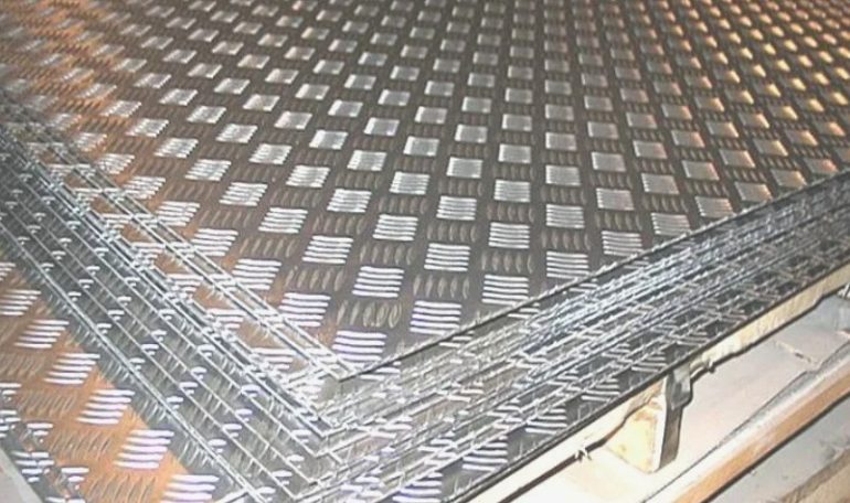 Где применяют алюминиевый лист квинтет в современном производстве