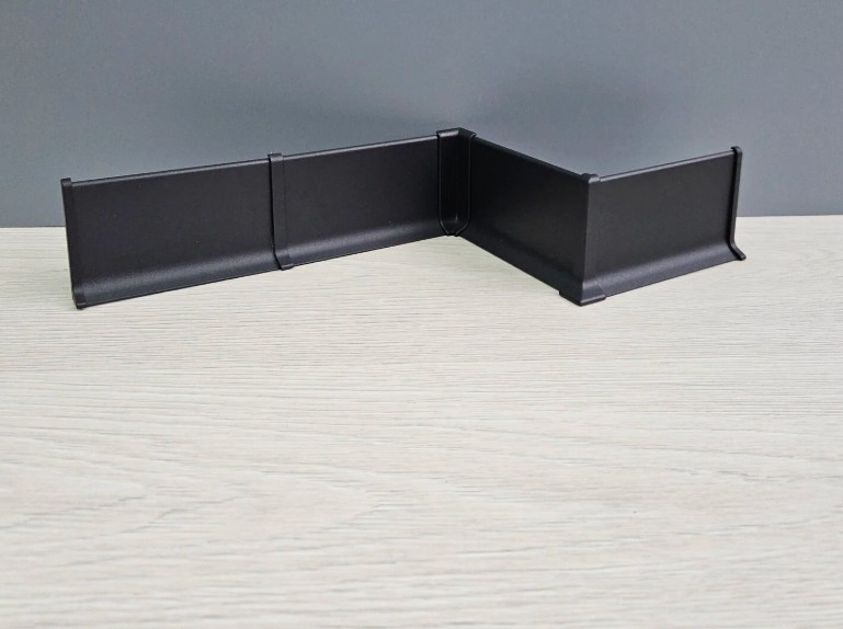 Плинтуса для пола: какие сейчас в моде и в каких интерьерах они уместны